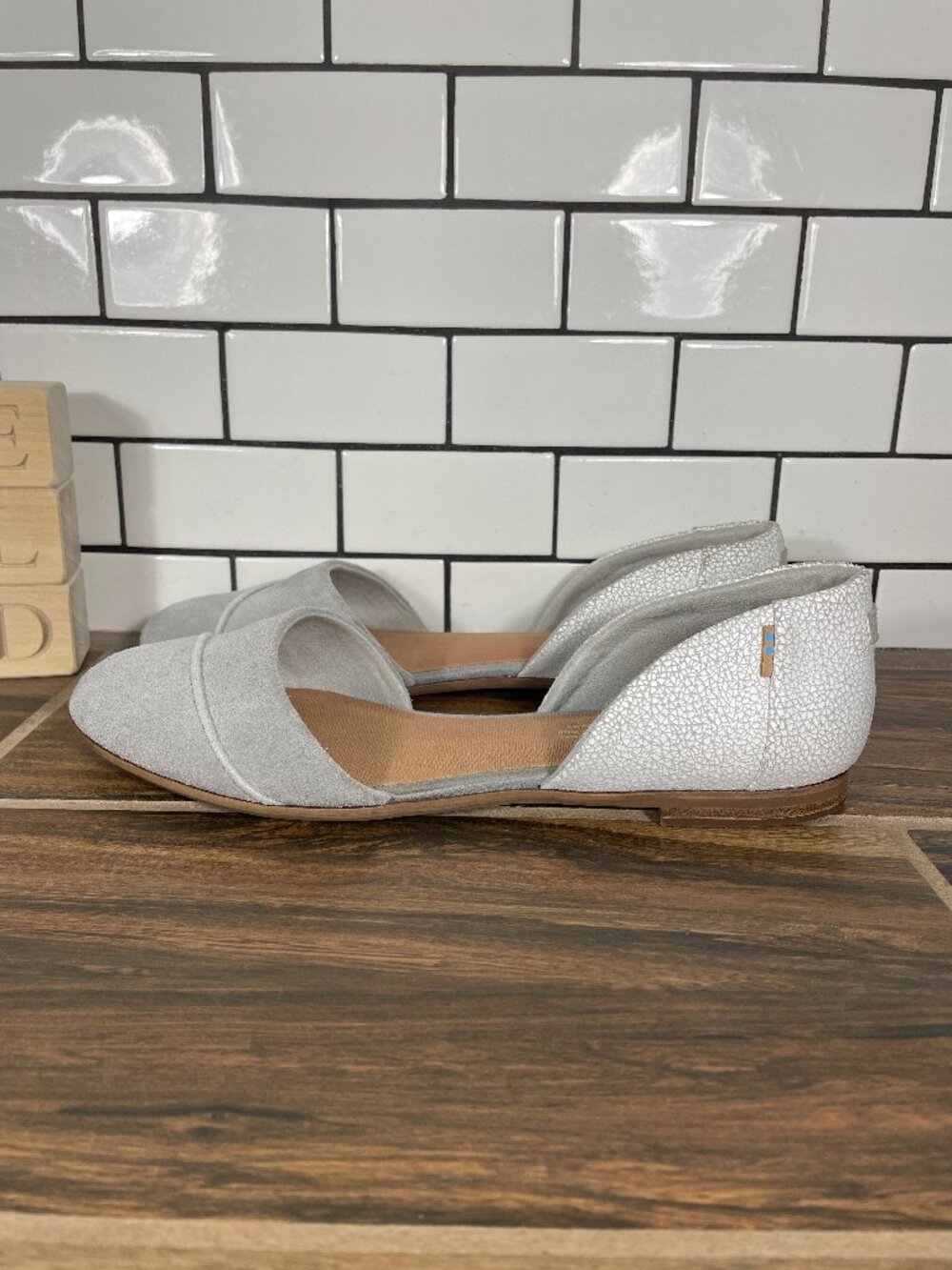 Toms Jutti D'Orsay Shoes Womens Size 8.5 Drizzle Grey Suede Crackle Leather Flat